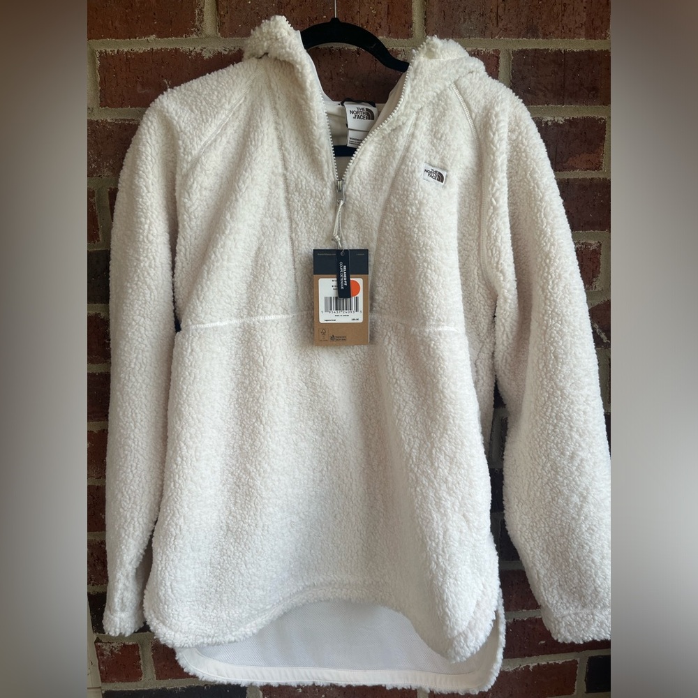 NWT The North Face Hooded Half Zip Size Medium
